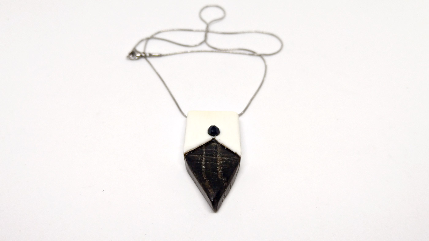 149 Tangram Anhänger, Elfenbein Mooreiche Silberkette