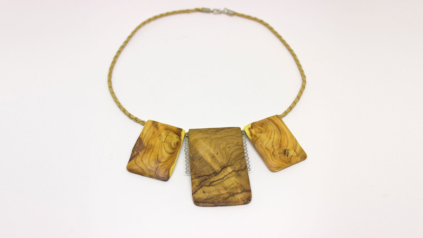 103 Halskette Kartentrick, Eibe