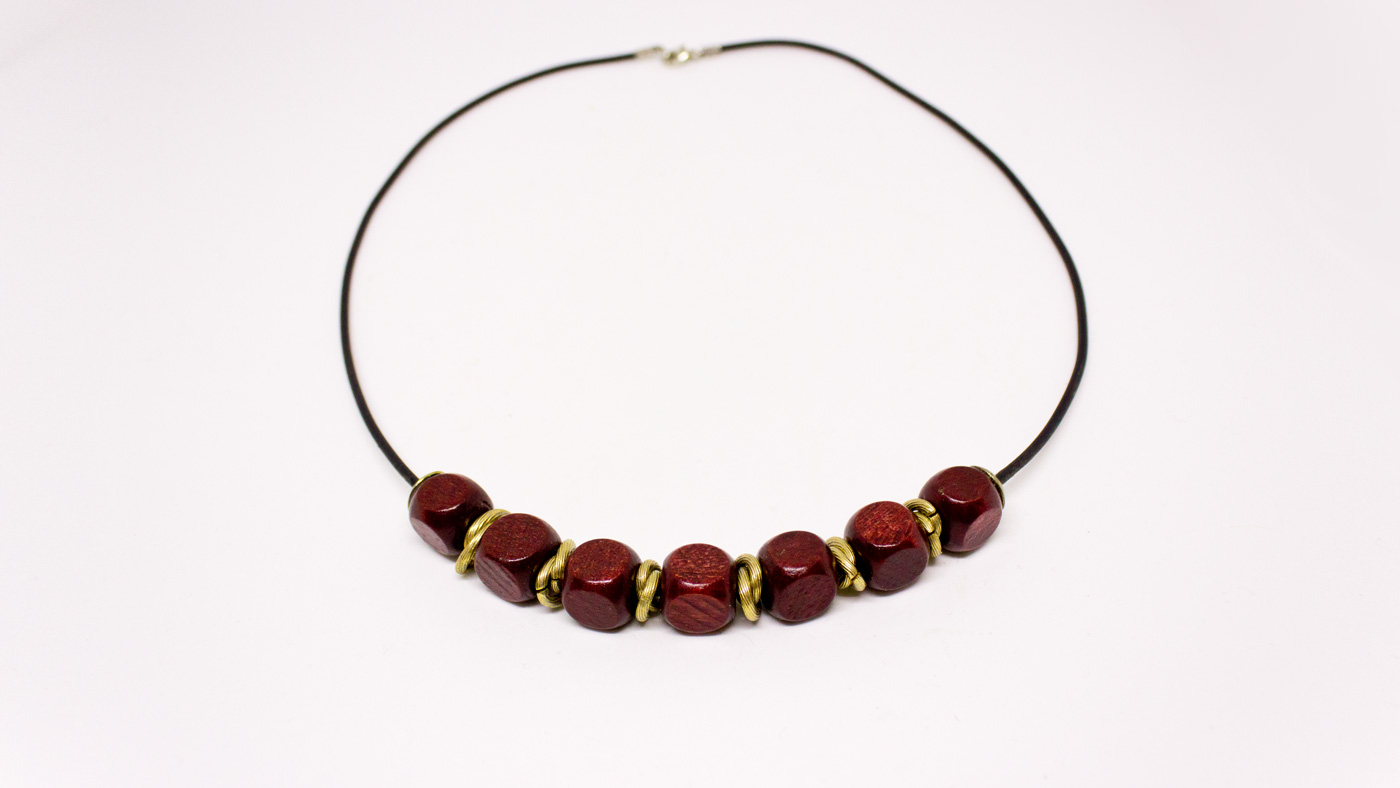 142 Würfel sind gefallen Kette, gebeizte Holzwürfel Messing